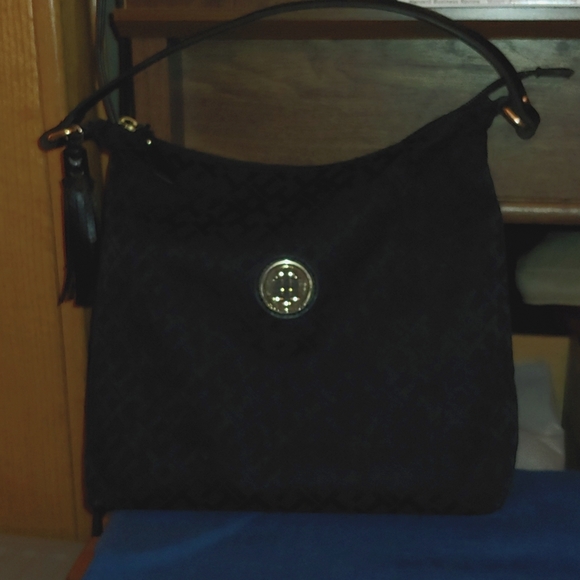 Black Tommy H purse from non-smoking home & In excellent condition - Picture 4 of 4